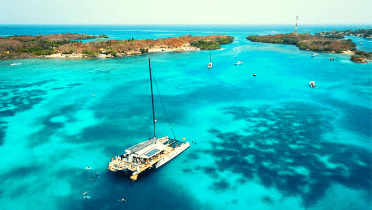 to rent a yacht in cartagena